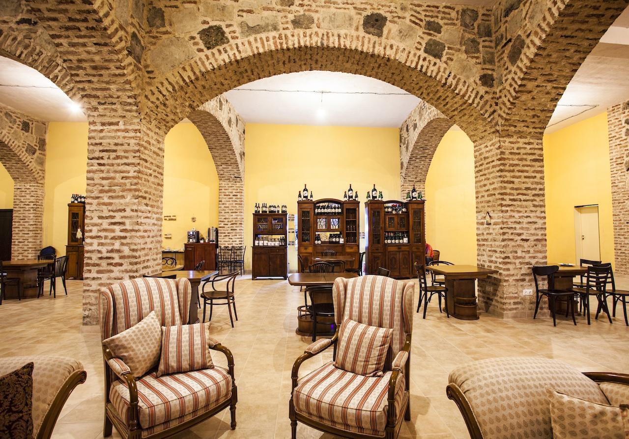 Hotel Royal Batoni Kvareli Esterno foto