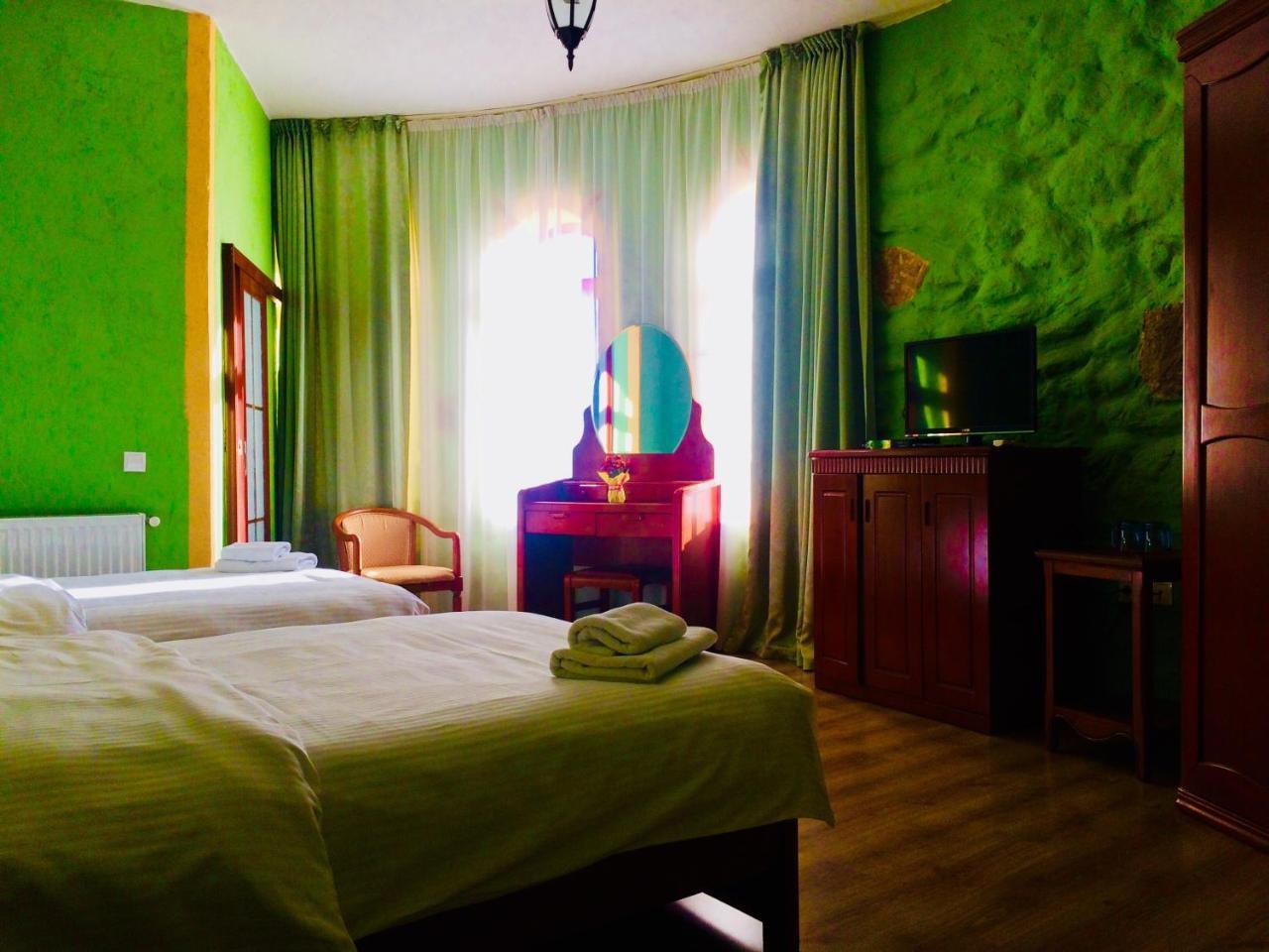 Hotel Royal Batoni Kvareli Esterno foto