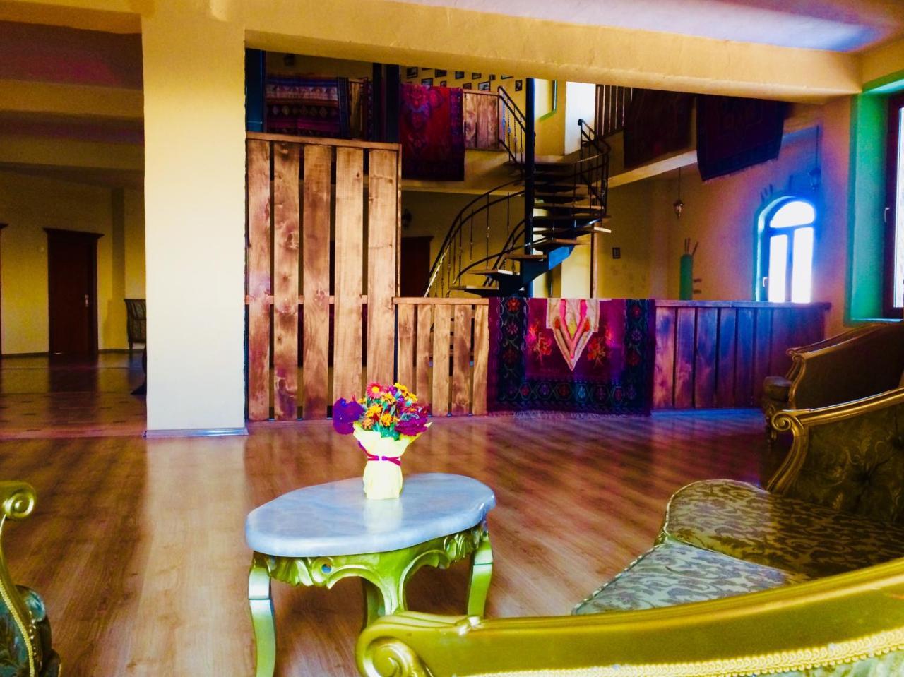 Hotel Royal Batoni Kvareli Esterno foto